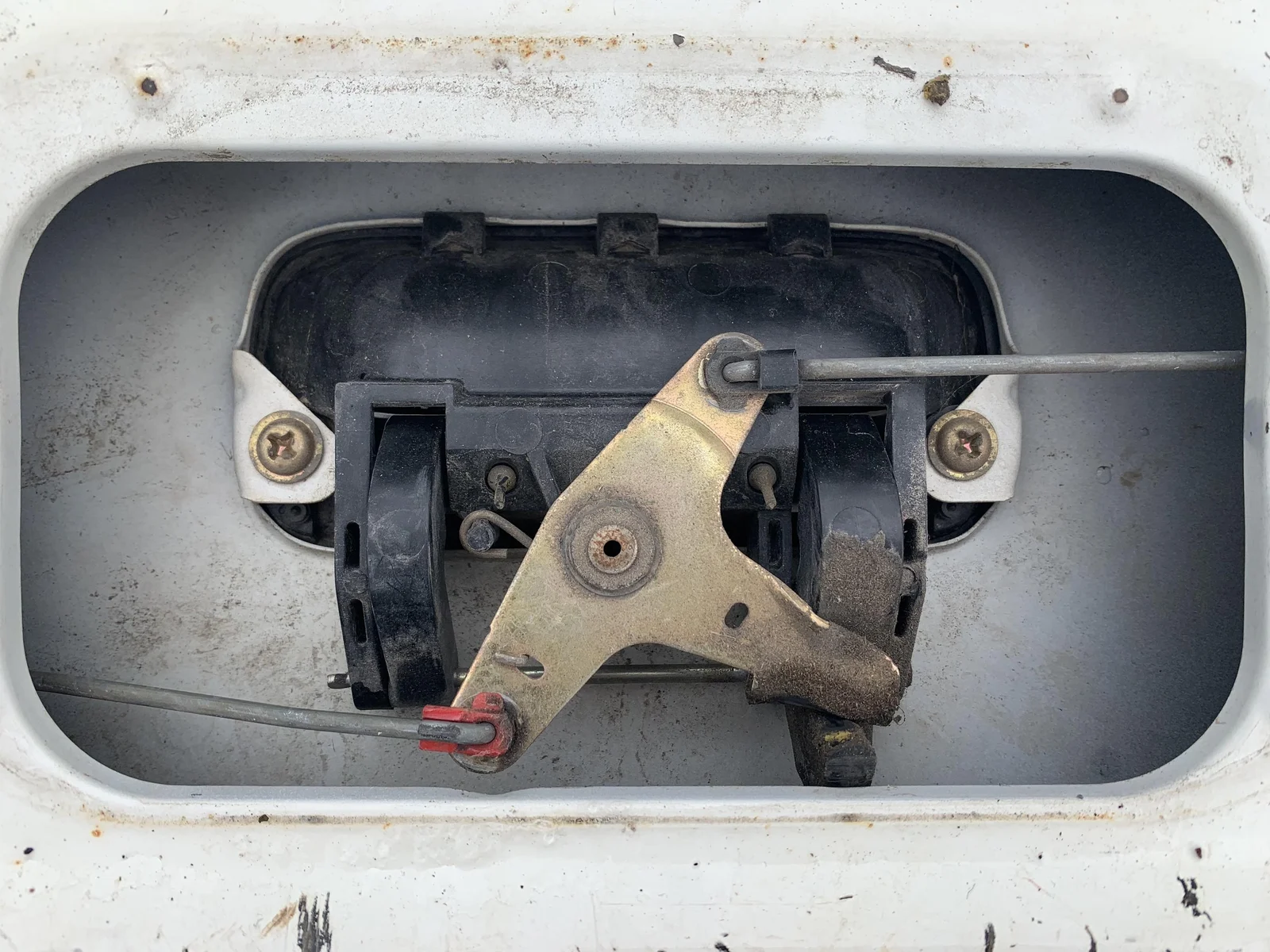 Troubleshoot poor fit, noise, or a latch that will not close - how to fix a broken tailgate hinge